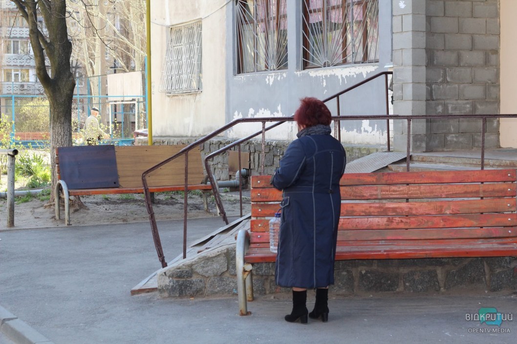 Как в Днепре на Красном Камне переживают карантин (ФОТОРЕПОРТАЖ) - рис. 11