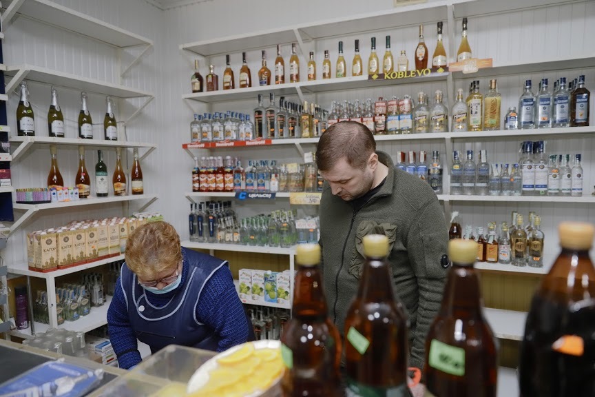 Борьба с наливайками продолжается: как сегодня изымали 700 литров алкоголя в Днепре (ФОТО, ВИДЕО) - рис. 3