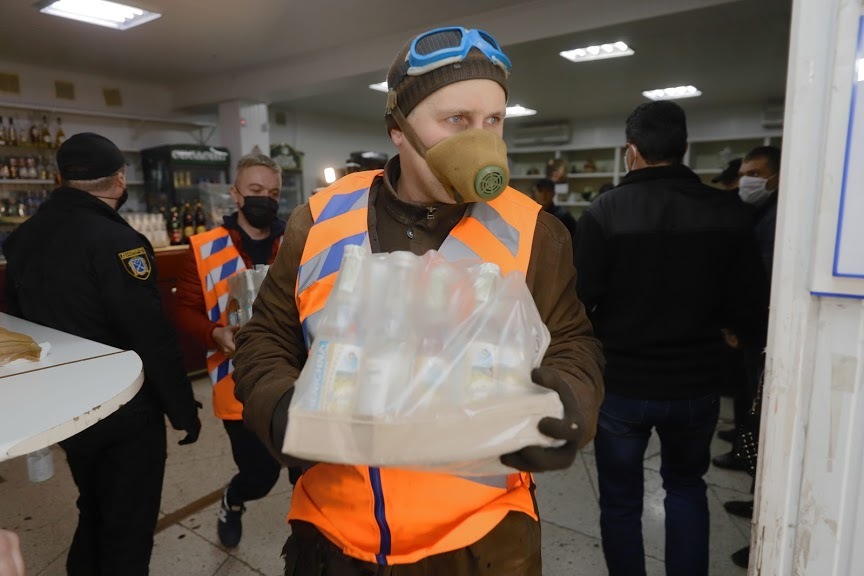 Борьба с наливайками продолжается: как сегодня изымали 700 литров алкоголя в Днепре (ФОТО, ВИДЕО) - рис. 6