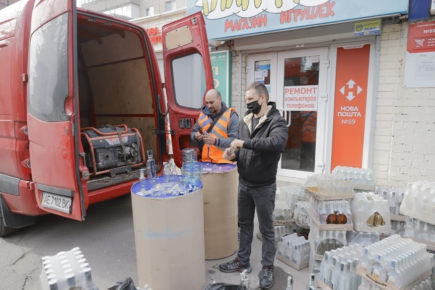 Борьба с наливайками продолжается: как сегодня изымали 700 литров алкоголя в Днепре (ФОТО, ВИДЕО) - рис. 11