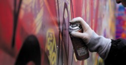 В Днепре полицейские задержали вандала, который рекламировал наркотики - рис. 15