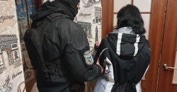 Под Днепром женщина продавала порно с участием своей 4-летней дочери - рис. 15