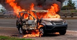 Комбо: 5 автомобилей сгорели из-за пожара на парковке на Днепропетровщине (ФОТО, ВИДЕО) - рис. 12