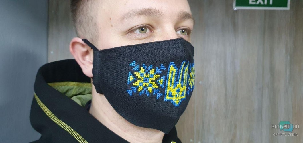 Карантин в тренде: днепровская дизайнер создала патриотические маски с вышивкой (ФОТО) - рис. 1