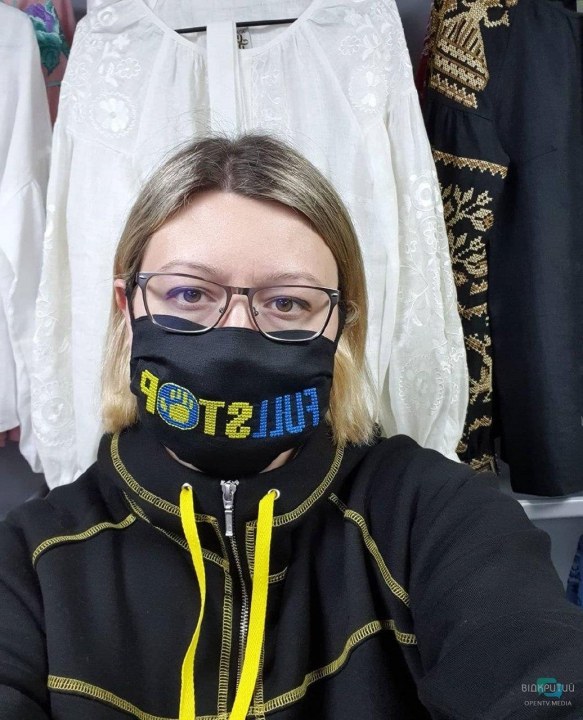 Карантин в тренде: днепровская дизайнер создала патриотические маски с вышивкой (ФОТО) - рис. 4
