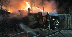 Без крыши над головой: в Днепре случились масштабные пожары в частных жилых домах (ФОТО) - рис. 9