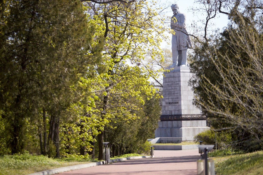 Необитаемый остров: как выглядит Монастырский во время карантина (ФОТО) - рис. 11