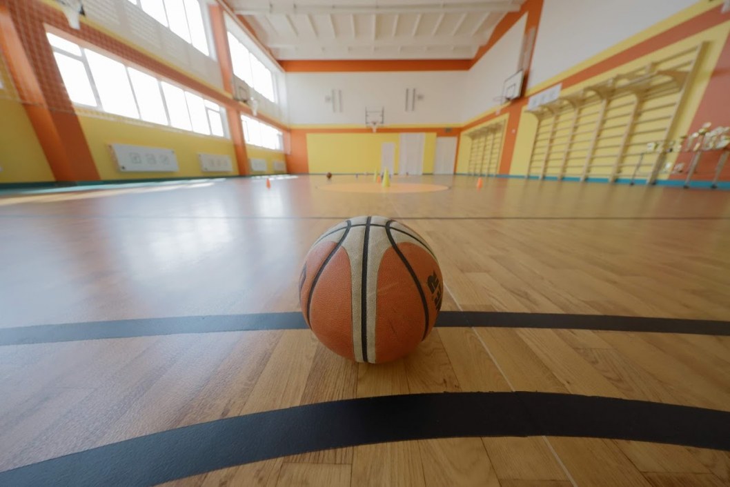 В Днепре продолжают ремонтировать спортивные залы в школах (ФОТО) - рис. 4