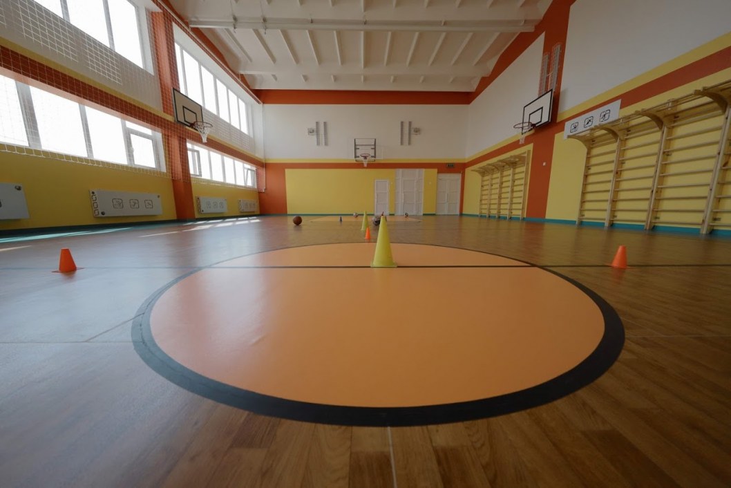 В Днепре продолжают ремонтировать спортивные залы в школах (ФОТО) - рис. 2