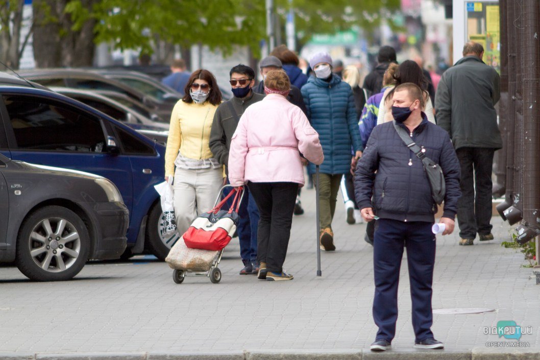 Люди в масках по городу