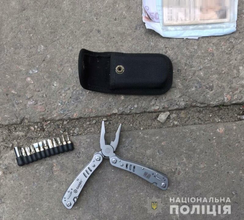 В Днепре полиция задержала преступников, которые грабили магазины