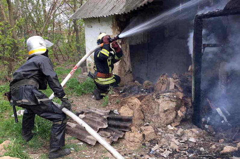 Под Днепром из-за пожара в частном доме пострадал мужчина