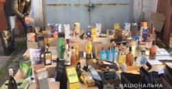 Под Днепром полиция задержала мужчину, который торговал контрафактным алкоголем через Интернет - рис. 5