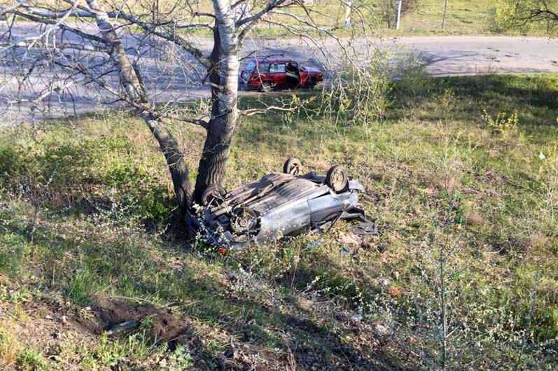 Под Днепром произошло смертельное ДТП: от удара перевернулась машина
