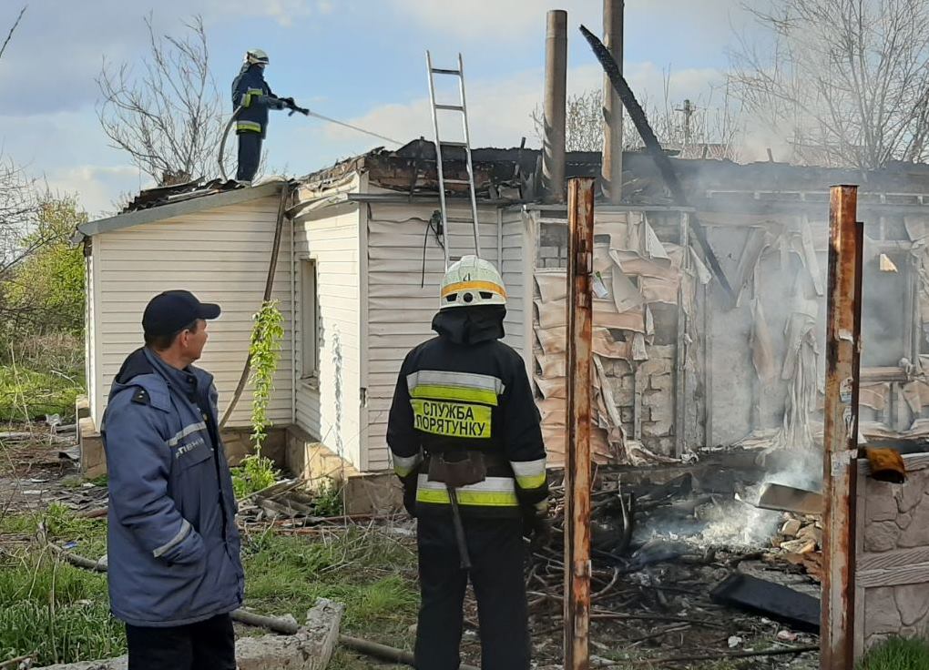 В Днепре горел одноэтажный дом