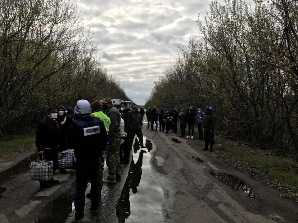 Начался очередной обмен удерживаемыми лицами между Украиной и "ДНР" - рис. 3