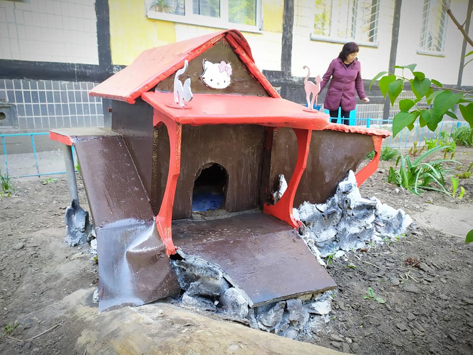 В Днепре на проспекте Мира появился "кошкин дом"