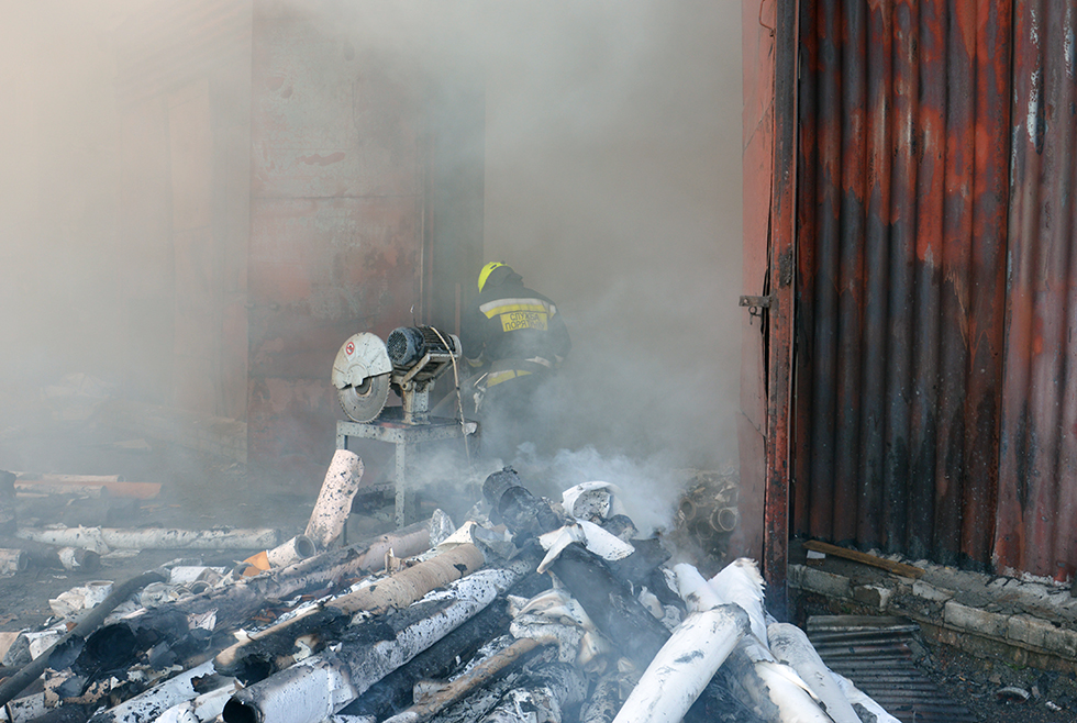 Пожар в Днепре на складе вторсырья 