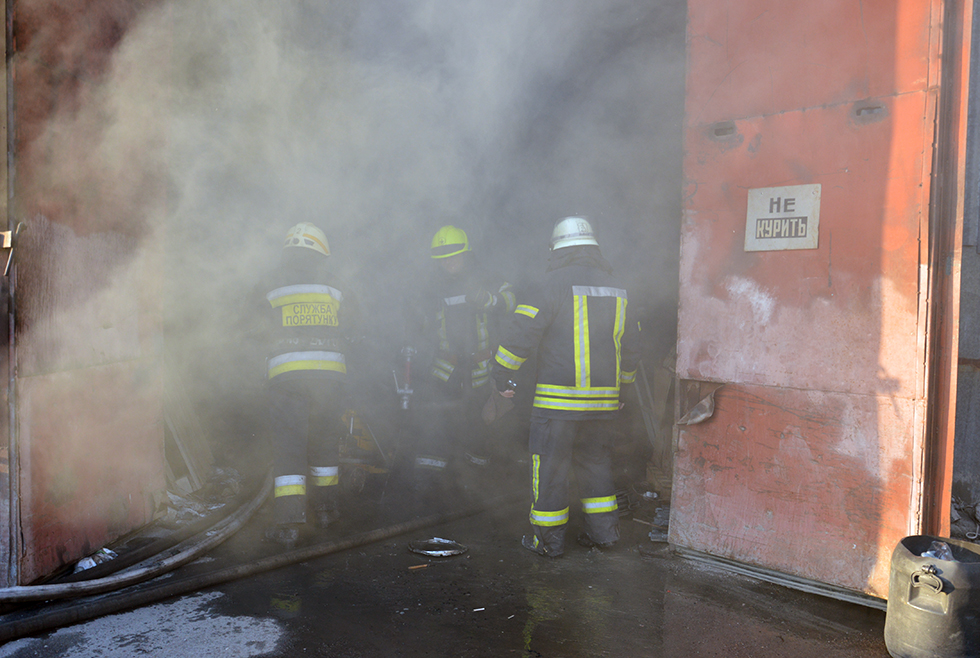 Пожар в Днепре на складе вторсырья 