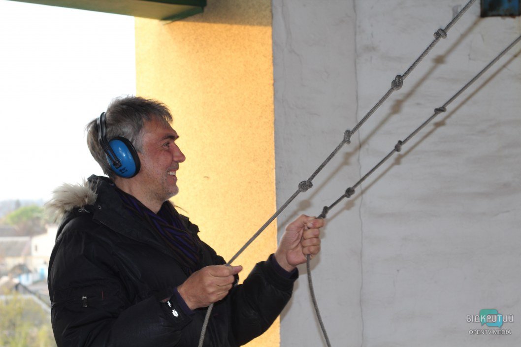 Праздник на колокольне: как в Днепре на Красном Камне отмечают Пасху (ФОТОРЕПОРТАЖ) - рис. 10