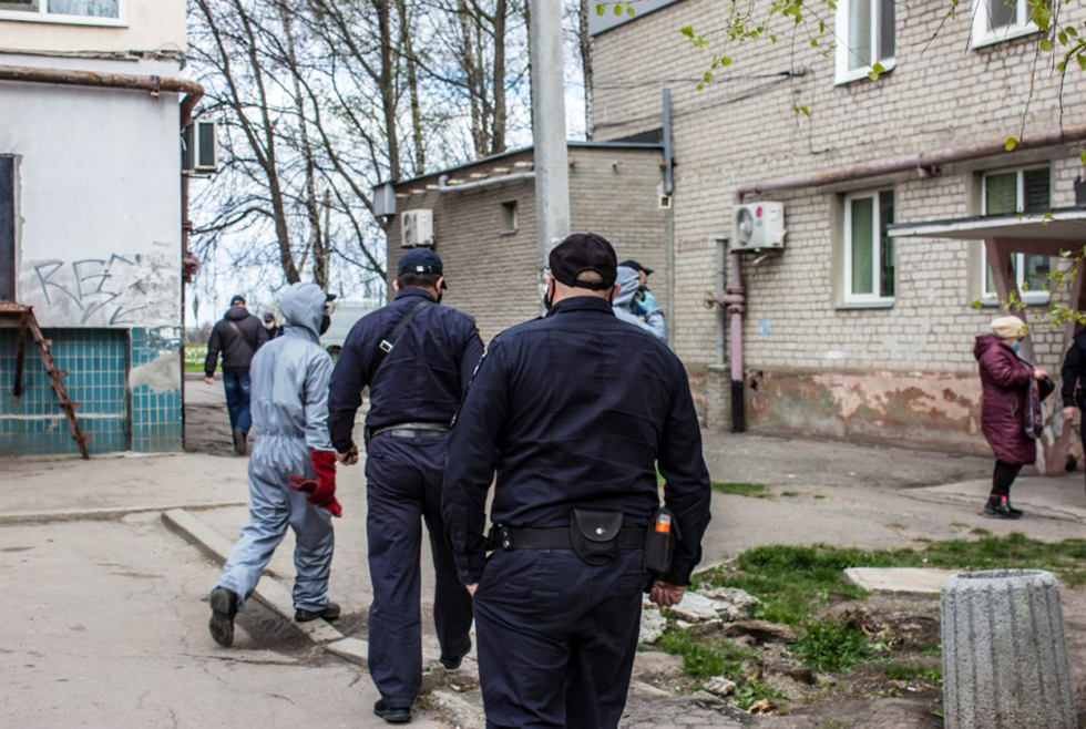 Под Днепром чрезвычайники спасли старушку, которая долгое время не выходила на связь