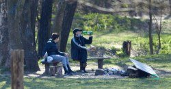 Спиртное, купальники и прогулки "по 6": как днепряне соблюдают самоизоляцию в Тоннельной балке (ФОТОРЕПОРТАЖ) - рис. 12