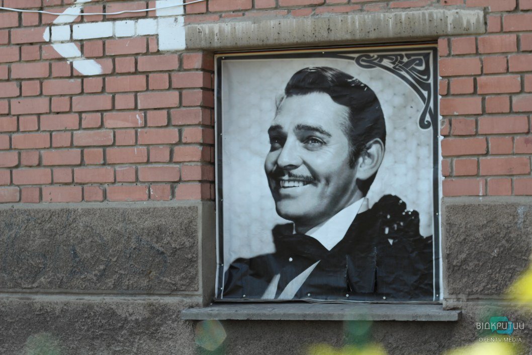 Как выглядят портреты голливудских кумиров на Красном Камне в Днепре (ФОТО) - рис. 3