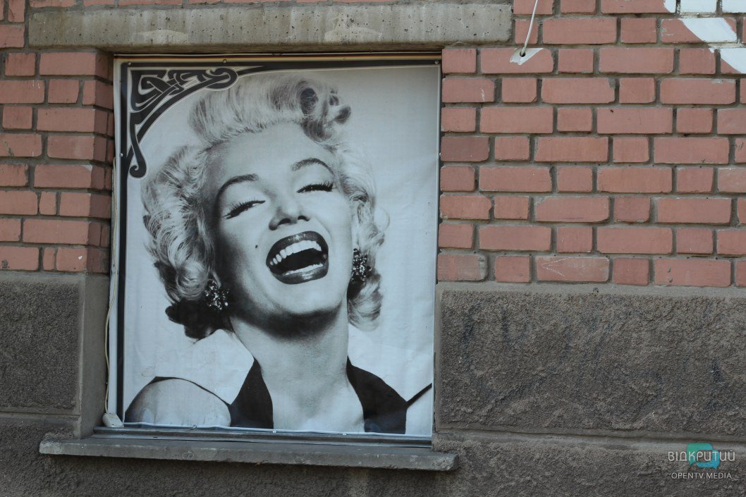 Как выглядят портреты голливудских кумиров на Красном Камне в Днепре (ФОТО) - рис. 2