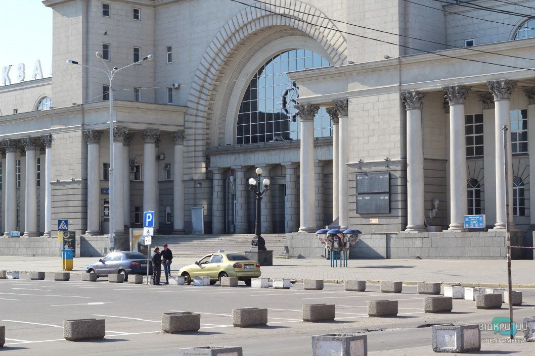 Город-призрак: как сейчас выглядит пустынный ж/д вокзал в Днепре (ФОТОРЕПОРТАЖ) - рис. 2