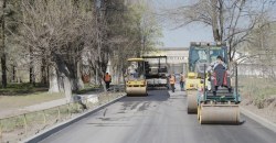 В Днепре продолжают ремонтировать проезжие части и внутриквартальные дороги (ФОТО) - рис. 18