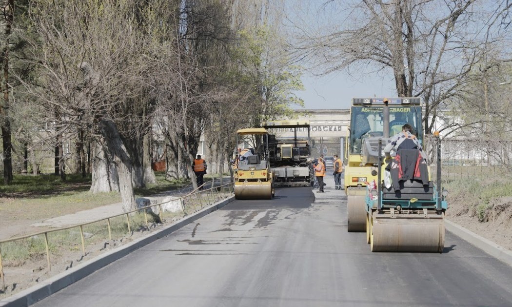В Днепре продолжают ремонтировать проезжие части и внутриквартальные дороги (ФОТО) - рис. 2