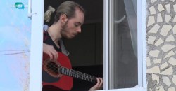 ВІДЕО: Музика звідусюди: музиканти Дніпропетровщини грають для сусідів на балконах і просто неба - рис. 4