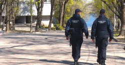 ВІДЕО: Щодня на вулицях Дніпра понад сотня нацгвардійців контролює дотримання карантинних правил - рис. 4