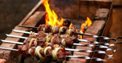 Карантин не помеха: как в Днепре креативные ребята жарили шашлык на балконе - рис. 11