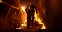 В Днепре горела квартира в многоэтажке: пострадал 32-летний мужчина - рис. 11