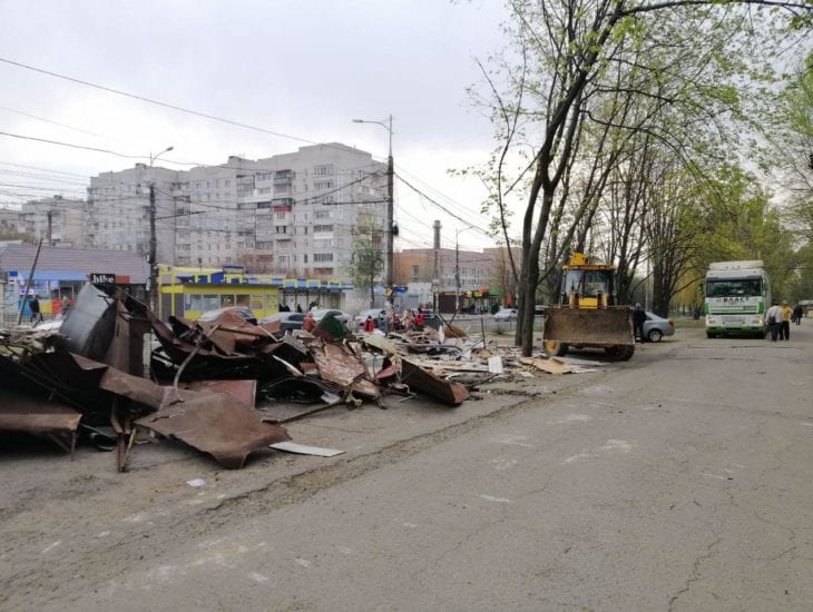В Днепре на ж/м Тополь-2 массово снесли МАФы