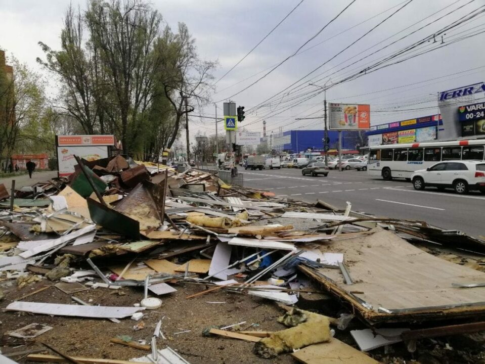 В Днепре на ж/м Тополь-2 массово снесли МАФы