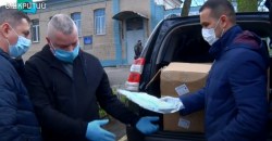 ВІДЕО: Сотню захисних костюмів та 150 літрів антисептику передала партія «Європейська солідарність» 21-ій лікарні Дніпра - рис. 5