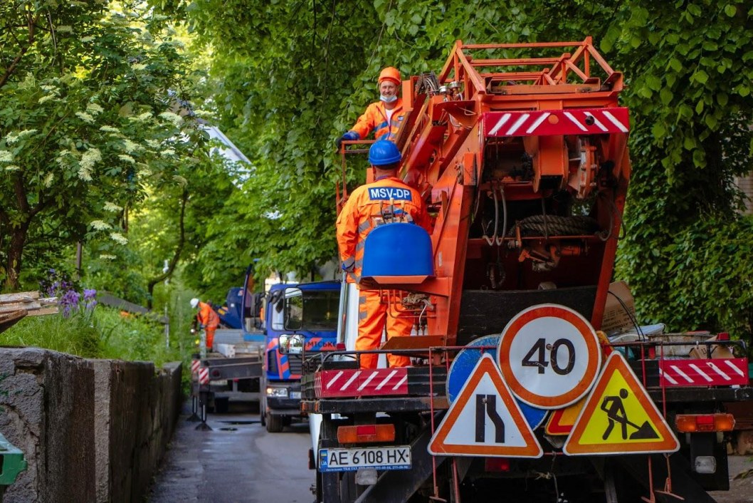 В Днепре на проспекте Поля устанавливают новую систему освещения (ФОТО) - рис. 3