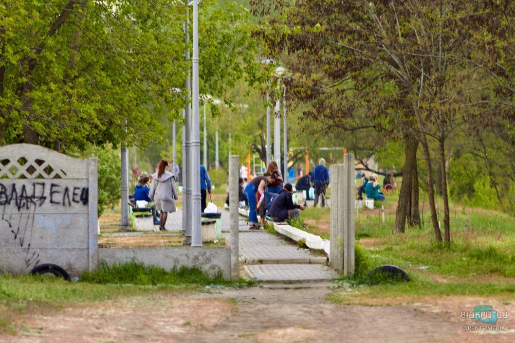 Полиция, закрытые кафе и пейнтбольный клуб: как прошли майские праздники в лесу возле ж/м Ломовский (ФОТО) - рис. 1