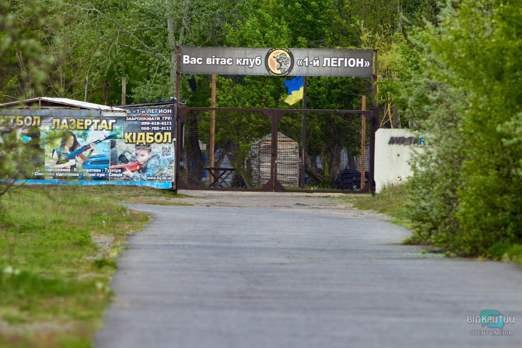 Полиция, закрытые кафе и пейнтбольный клуб: как прошли майские праздники в лесу возле ж/м Ломовский (ФОТО) - рис. 6