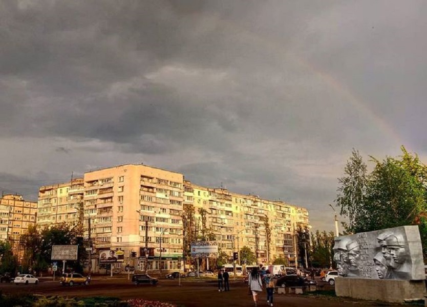 В Днепре на бульваре Славы обновили памятную стелу