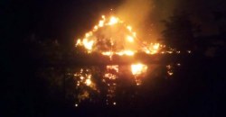 На Днепропетровщине горел жилой дом: пожар тушили несколько часов (ФОТО) - рис. 8