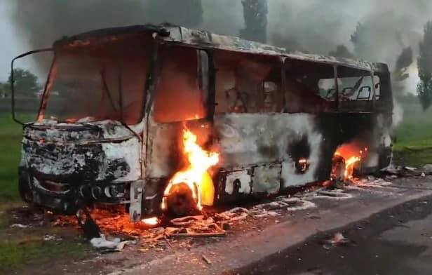 Возле Павлограда сгорел рейсовый автобус (ФОТО, ВИДЕО) - рис. 1