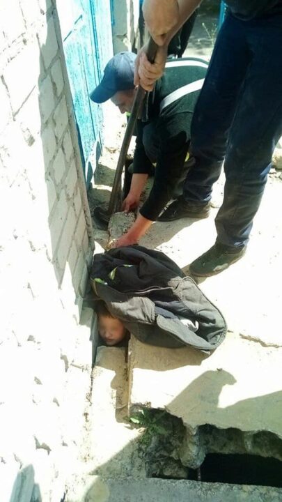 Под Днепром мальчик застрял головой в лестнице (ФОТО) - рис. 2