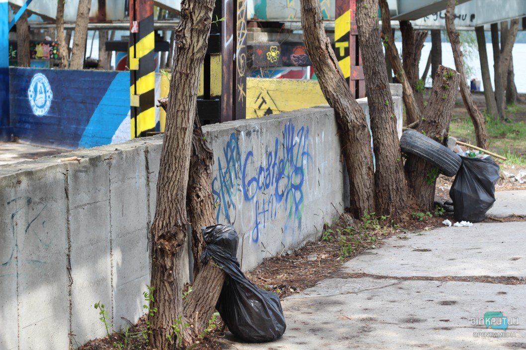Память о легендарном клубе: возле гостиницы "Парус" создают площадку в честь ФК "Днепр" (ФОТО) - рис. 9