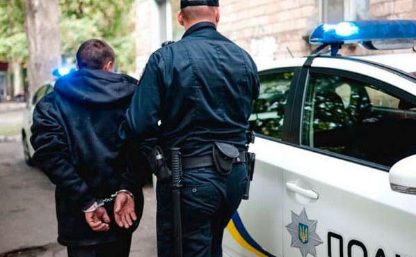 Искали целый год: на Днепропетровщине правоохранители задержали грабителя с оружием (ФОТО) - рис. 1