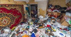 Жизнь в хламе: в Днепре на Савченко женщина забила мусором всю квартиру (ВИДЕО) - рис. 8