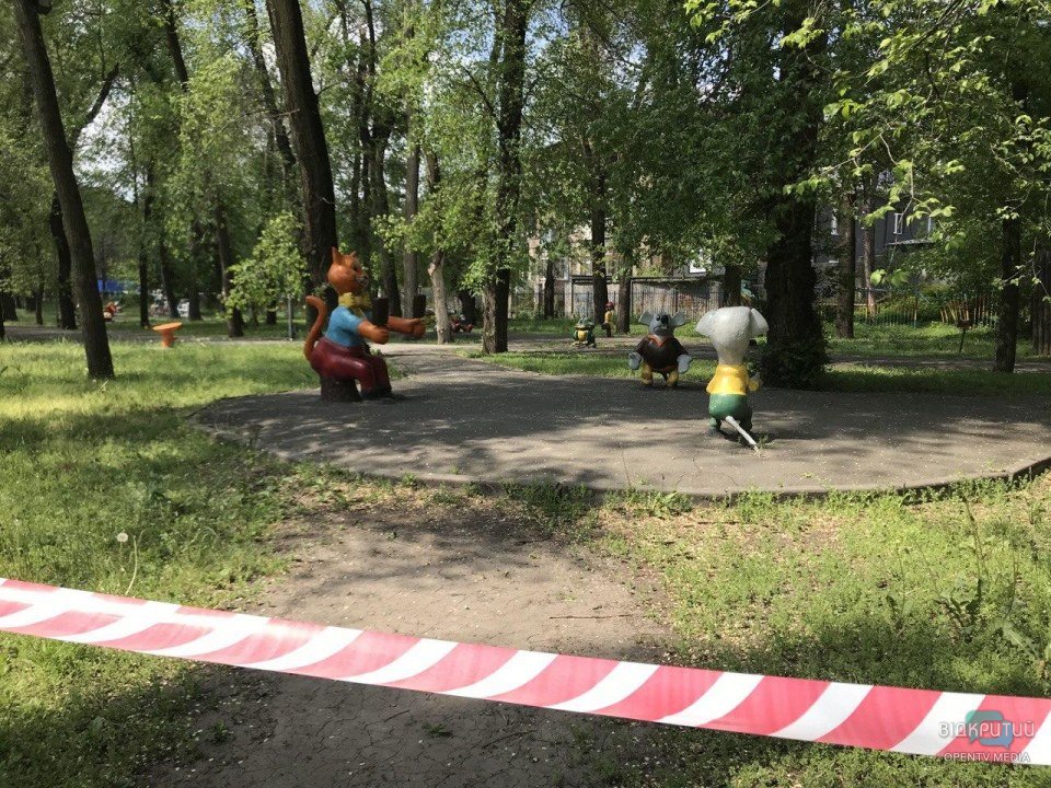 Закрытые туалеты и полиция: что сейчас происходит в парке Глобы в Днепре (ФОТО) - рис. 18