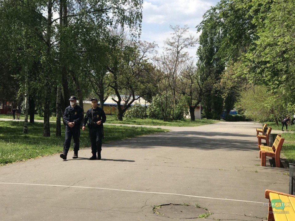 Закрытые туалеты и полиция: что сейчас происходит в парке Глобы в Днепре (ФОТО) - рис. 2